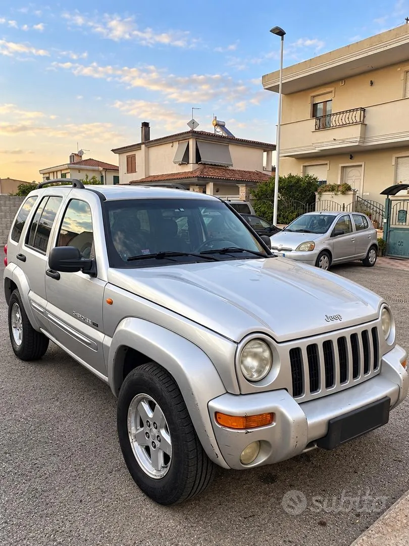 Jeep Cherokee 2004 photo 2