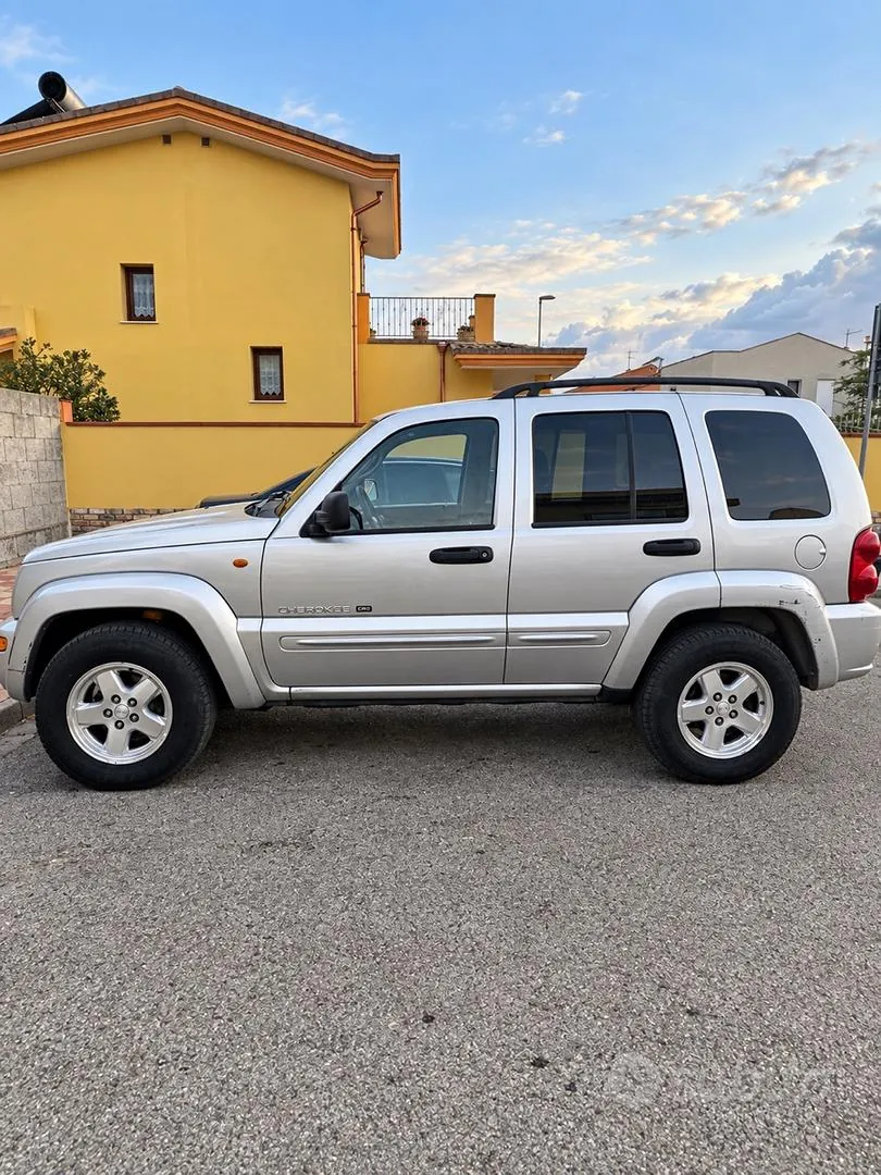 Jeep Cherokee 2004 photo 3
