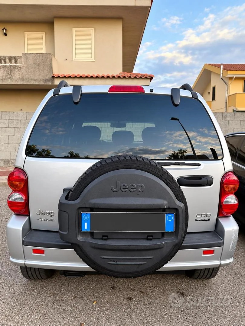 Jeep Cherokee 2004 photo 4