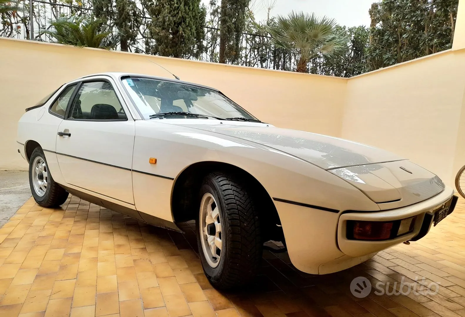 Porsche 924 1983 photo 2