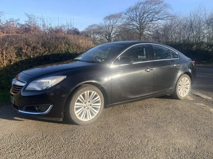 Vauxhall Insignia 2015 photo 2