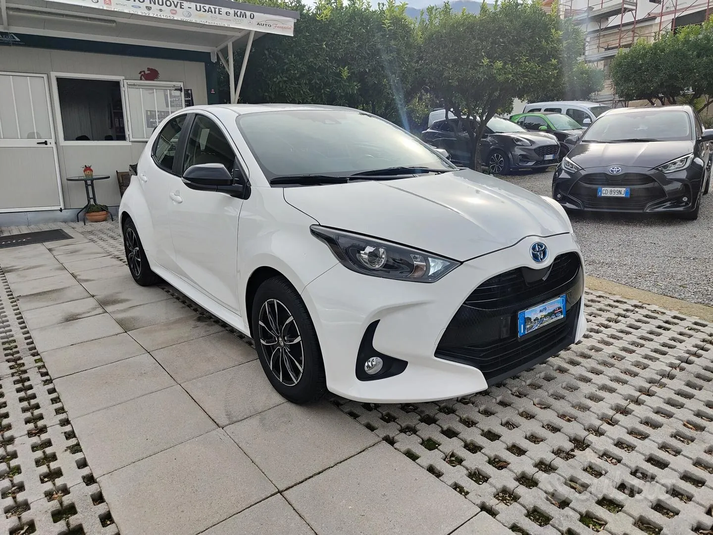 Toyota Yaris 2023 photo 2