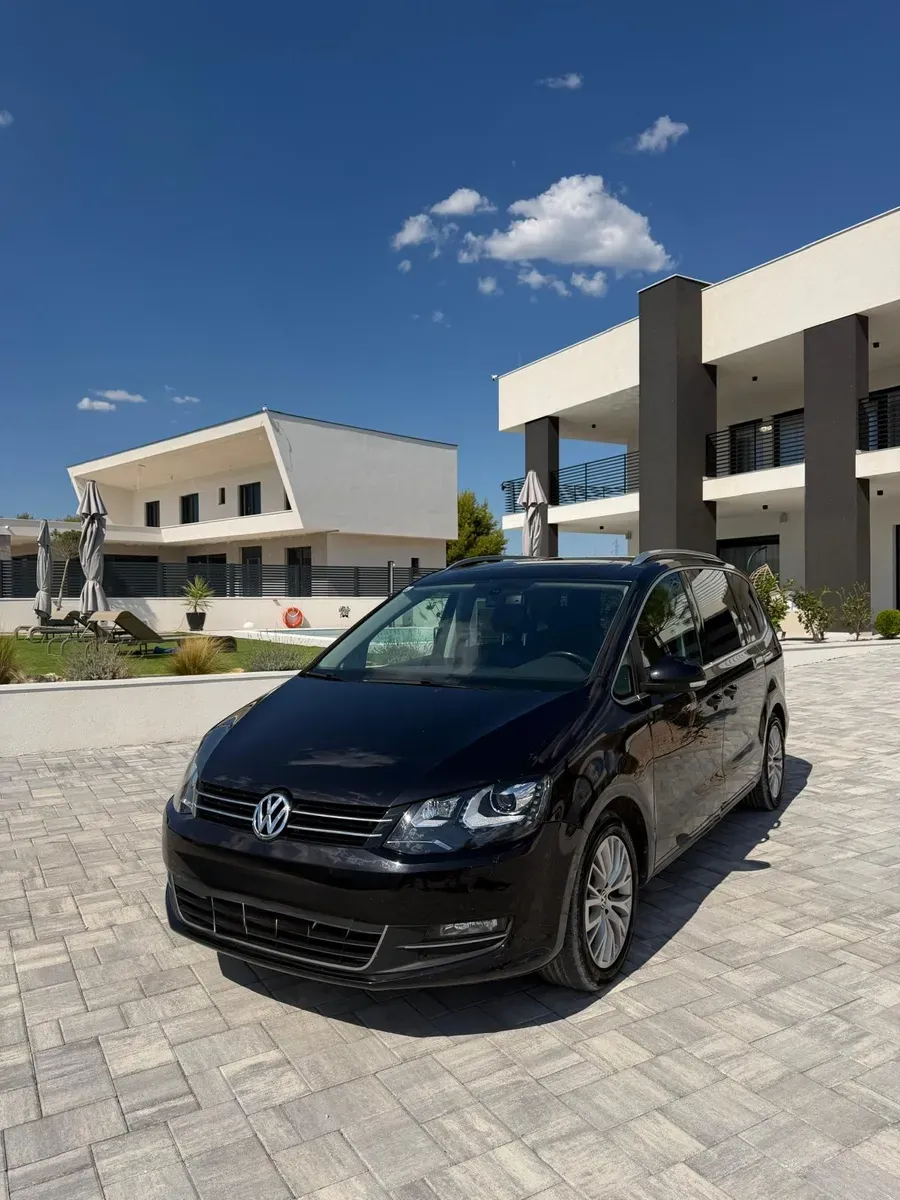 Volkswagen Sharan 2012 photo 2