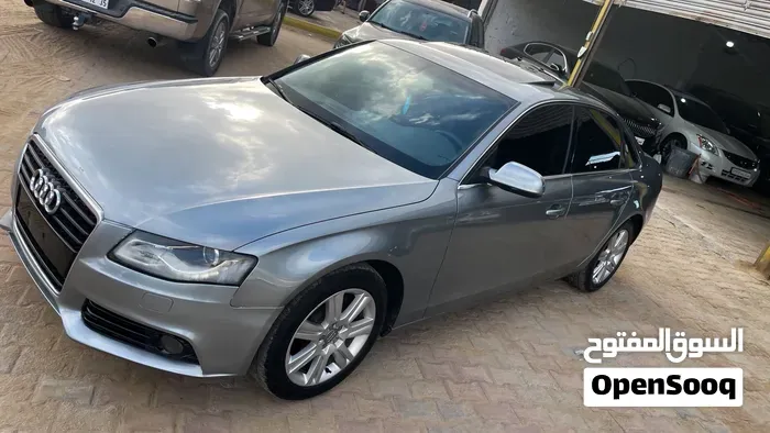 Audi A4 2011 photo 2