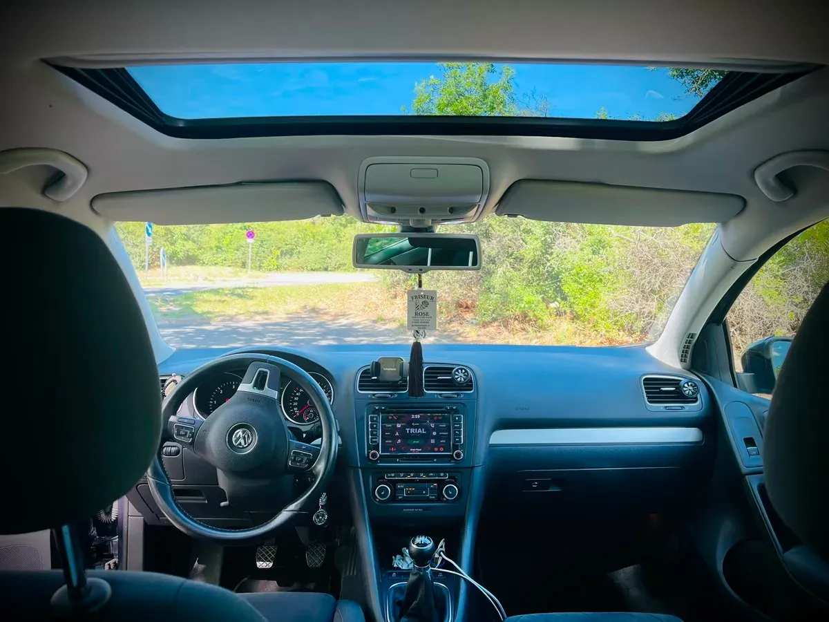 Volkswagen Golf 2011 photo 2