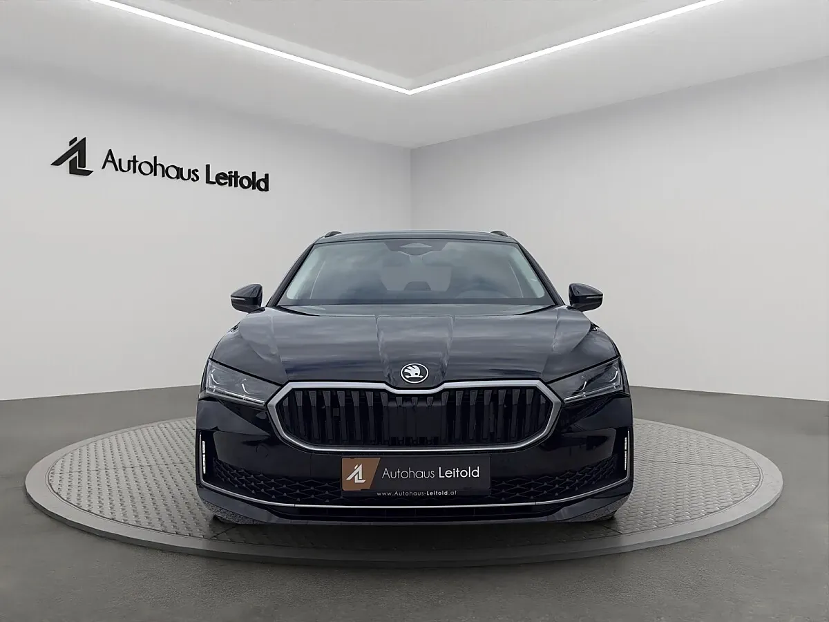 Skoda Superb 2025 photo 2