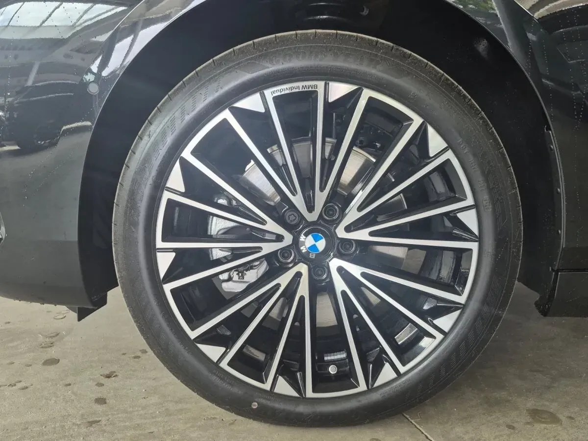 BMW 2 Series 2026 photo 3