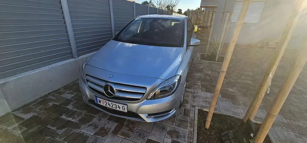 Mercedes-Benz B-Class 2014 photo 2