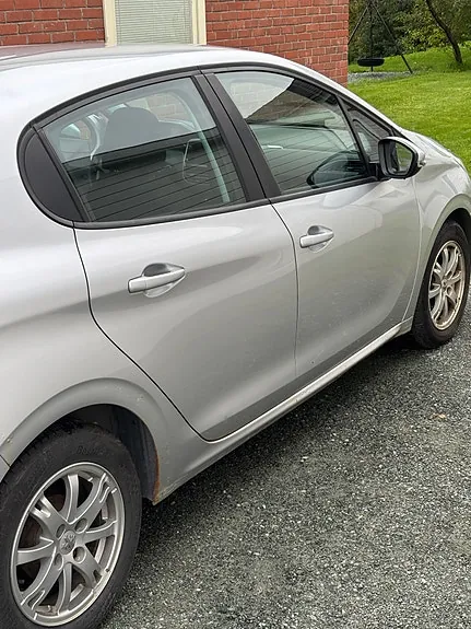 Peugeot 208 2013 photo 2