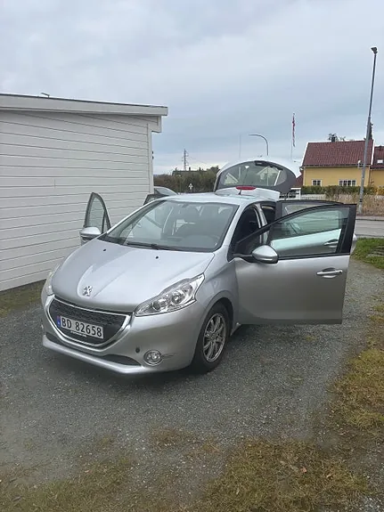 Peugeot 208 2013 photo 4