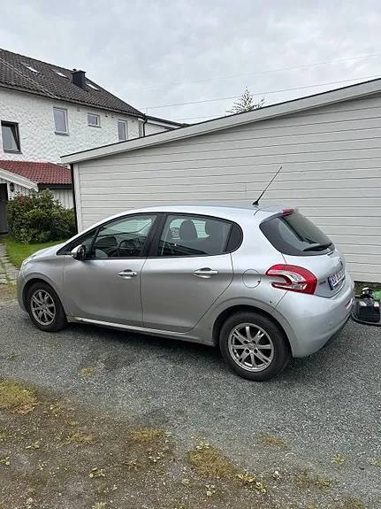 Peugeot 208 2013 photo 3