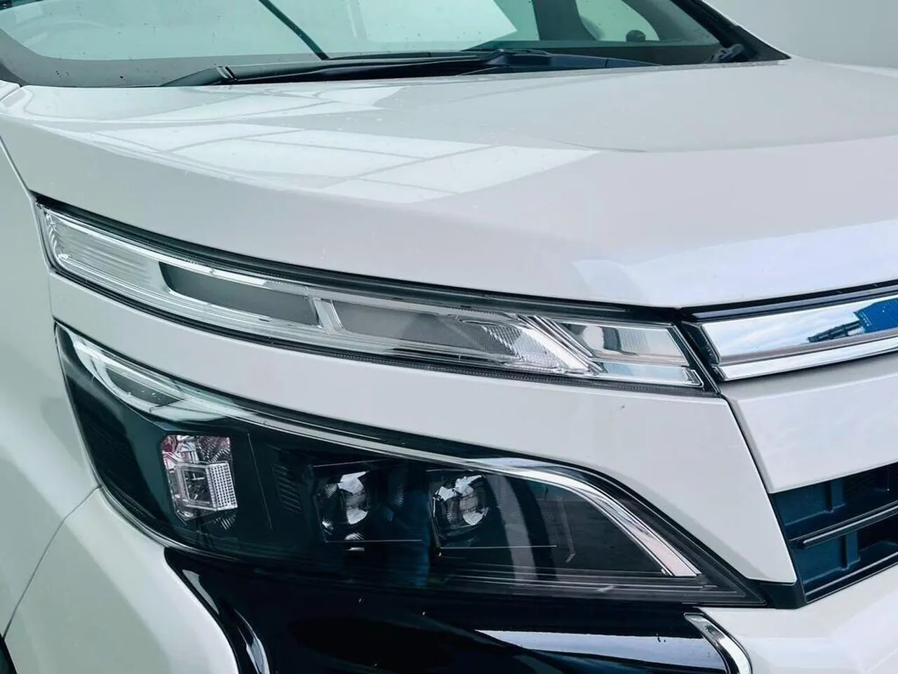Toyota Voxy 2021 photo 3