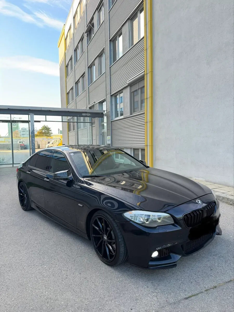 BMW 5 Series 2012 photo 2