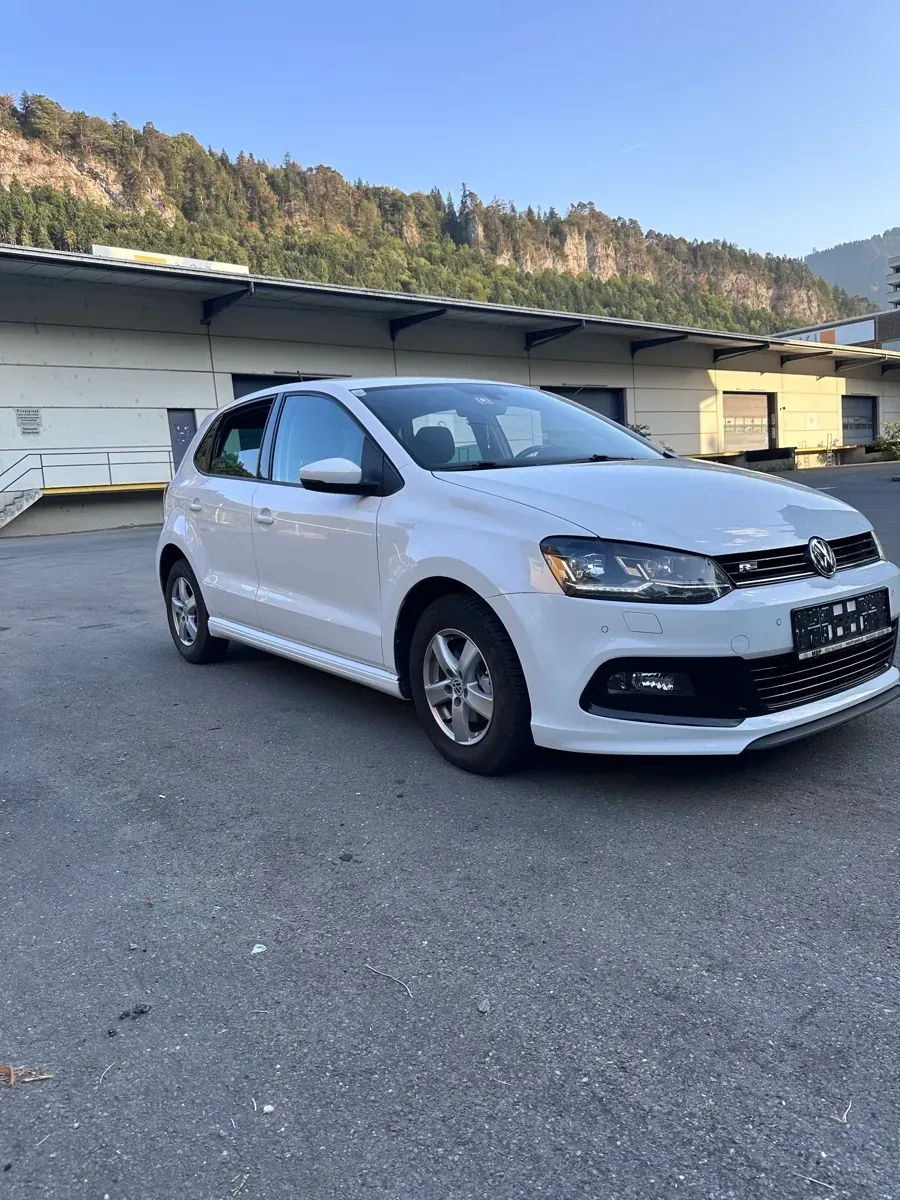 Volkswagen Polo 2015 photo 2