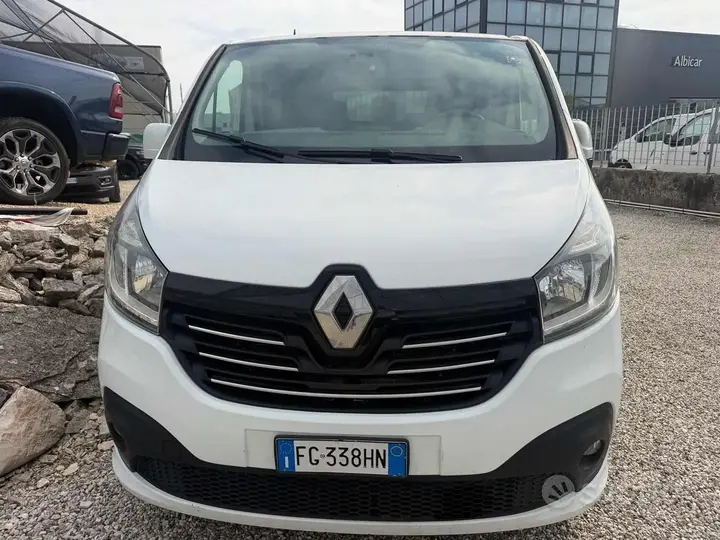 Renault Trafic 2017 photo 2