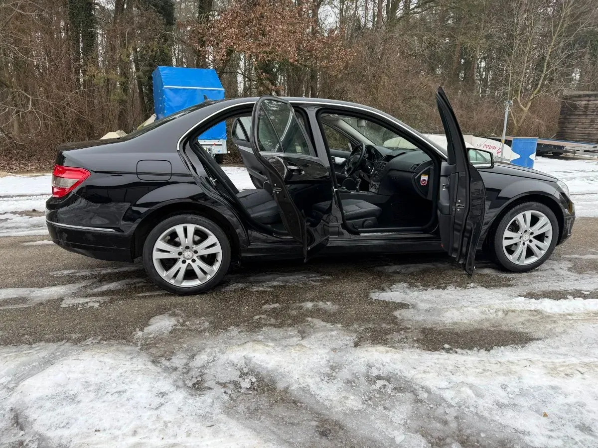 Mercedes-Benz C-Class 2010 photo 2