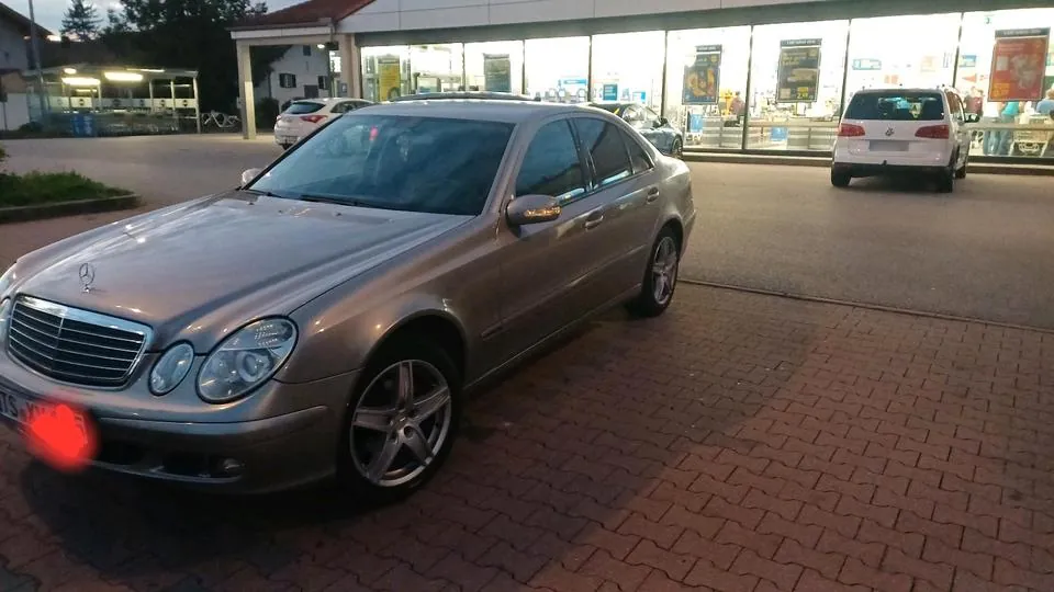 Mercedes-Benz W211