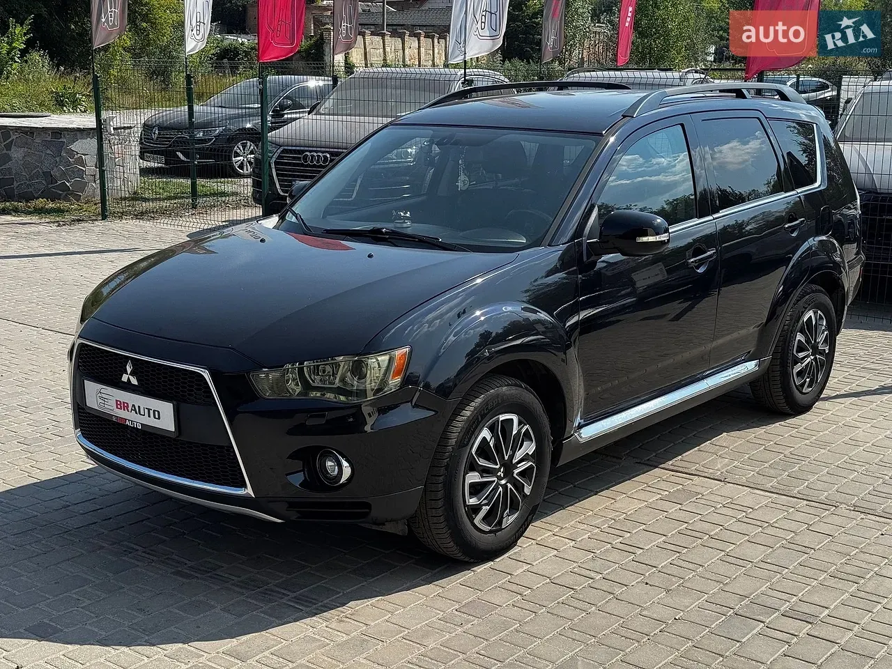 Mitsubishi Outlander 2011 photo 2