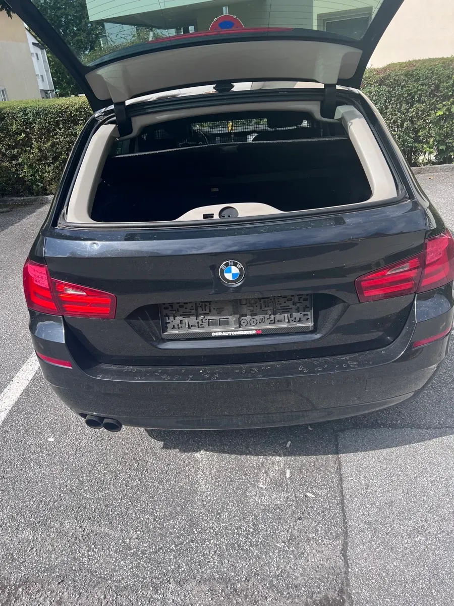 BMW 5 Series 2011 photo 2