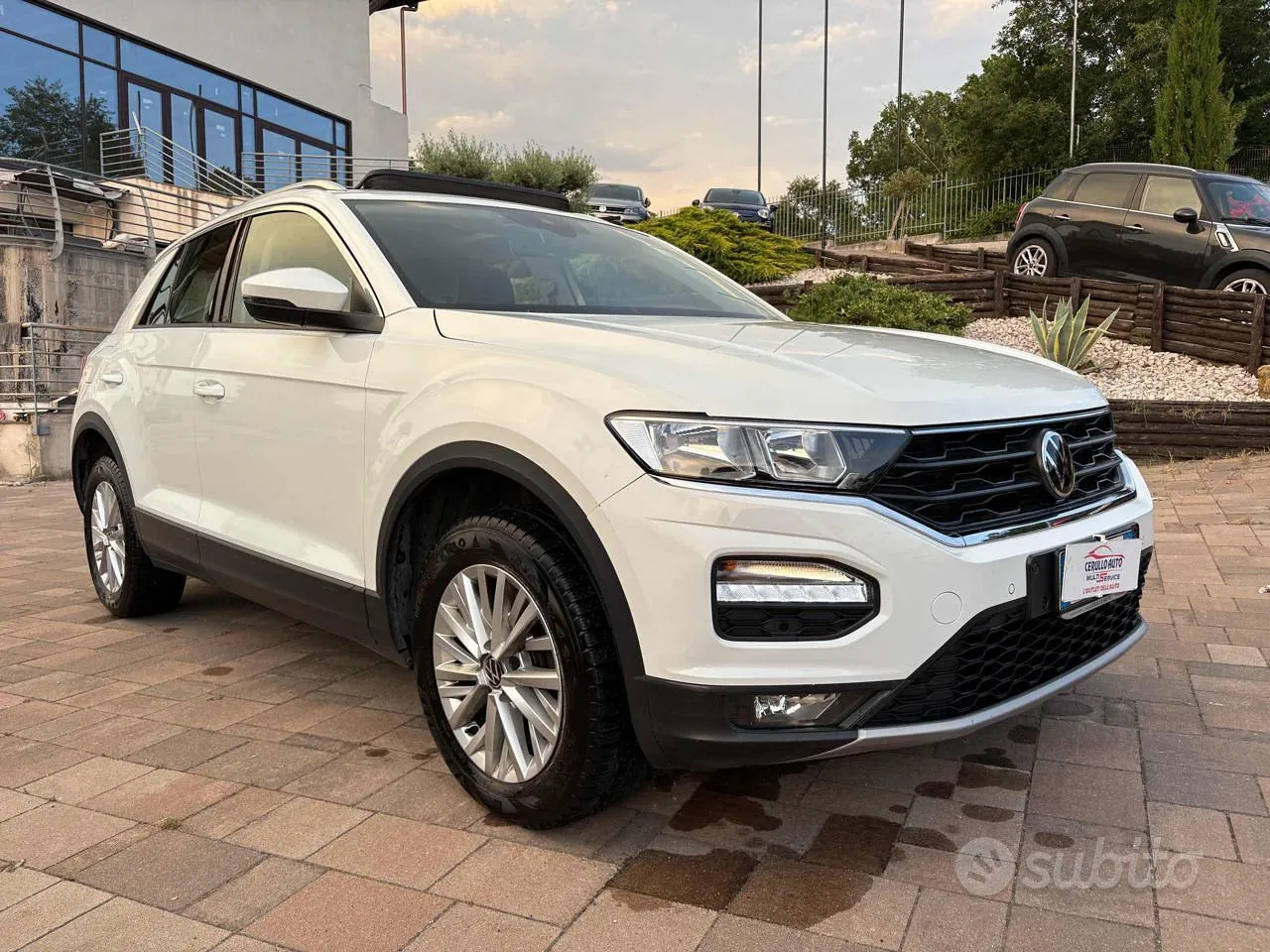 Volkswagen T-Roc 2021 photo 2