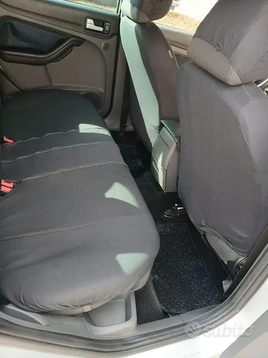 Ford Focus 2007 photo 2