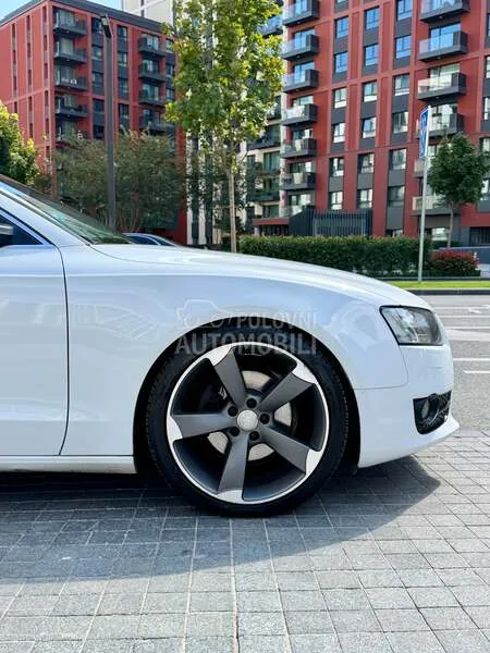 Audi A5 2010 photo 4