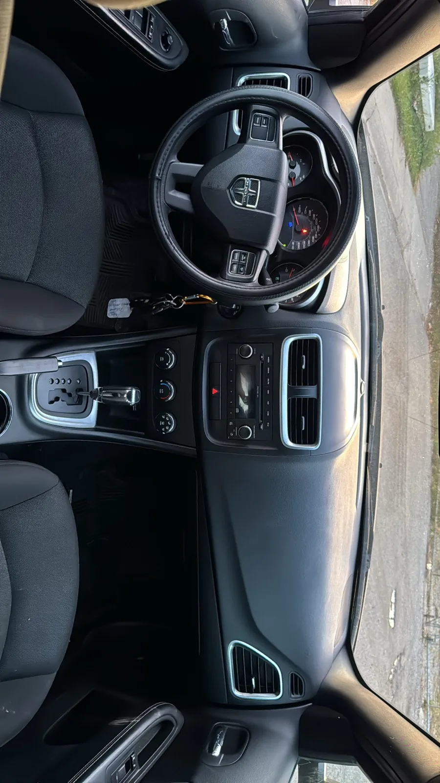 Dodge Avenger 2011 photo 5