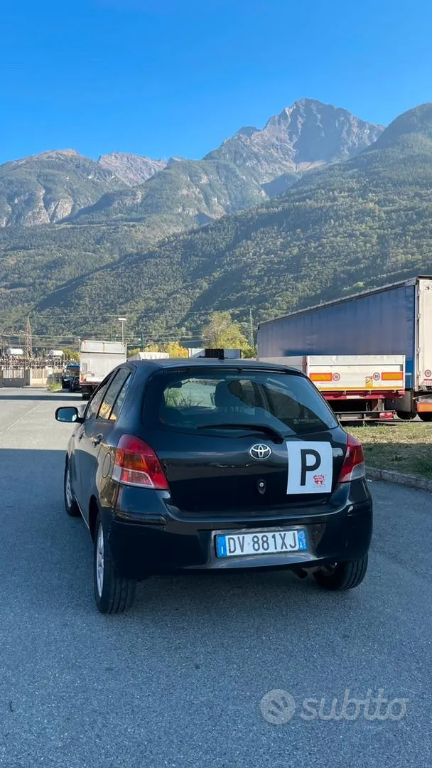 Toyota Yaris 2009 photo 3