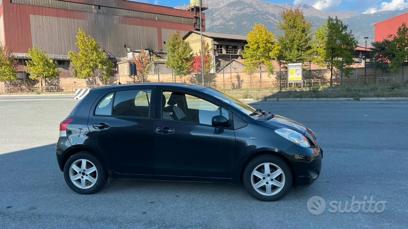 Toyota Yaris 2009 photo 2