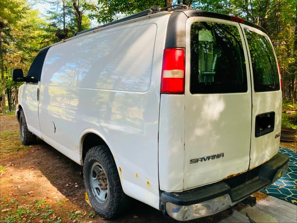 GMC Savana 2009 photo 2