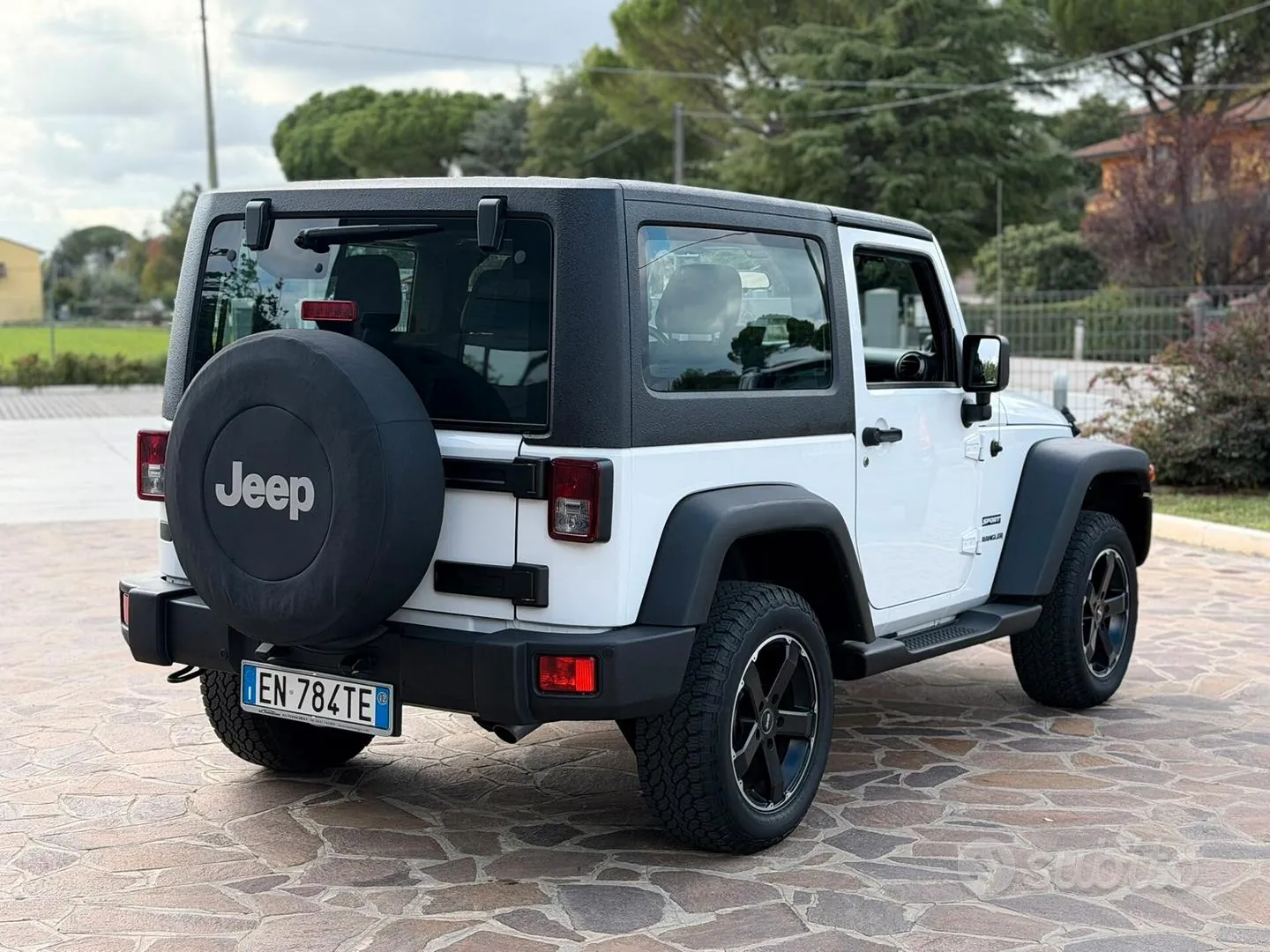 Jeep Wrangler 2012 photo 4