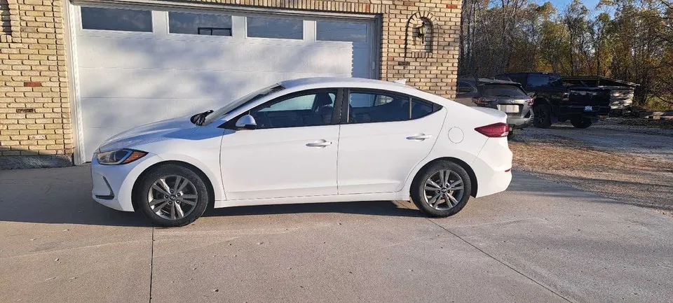 Hyundai Elantra 2018 photo 3