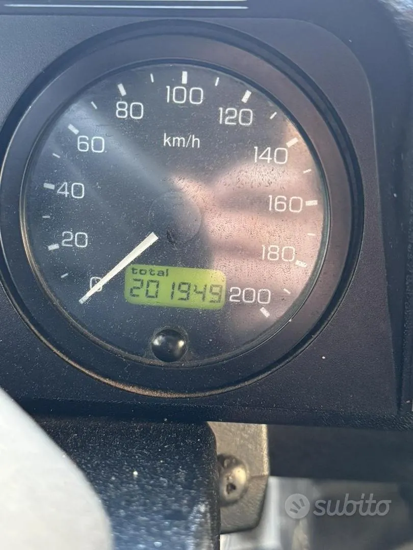 Land Rover Defender 2001 photo 3