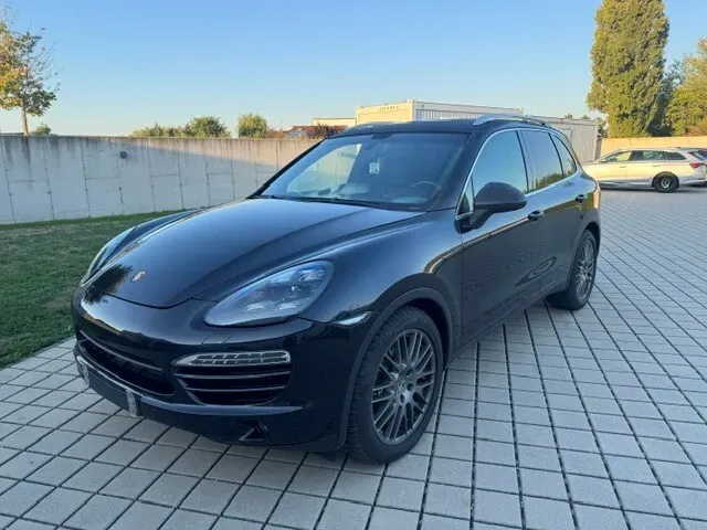 Porsche Cayenne 2010 photo 2