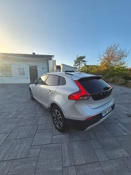 Volvo V40 Cross Country 2018 photo 2