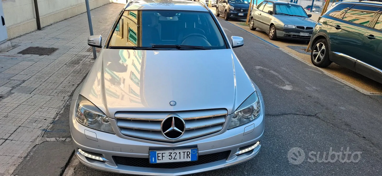 Mercedes-Benz C-Class 2011 photo 2