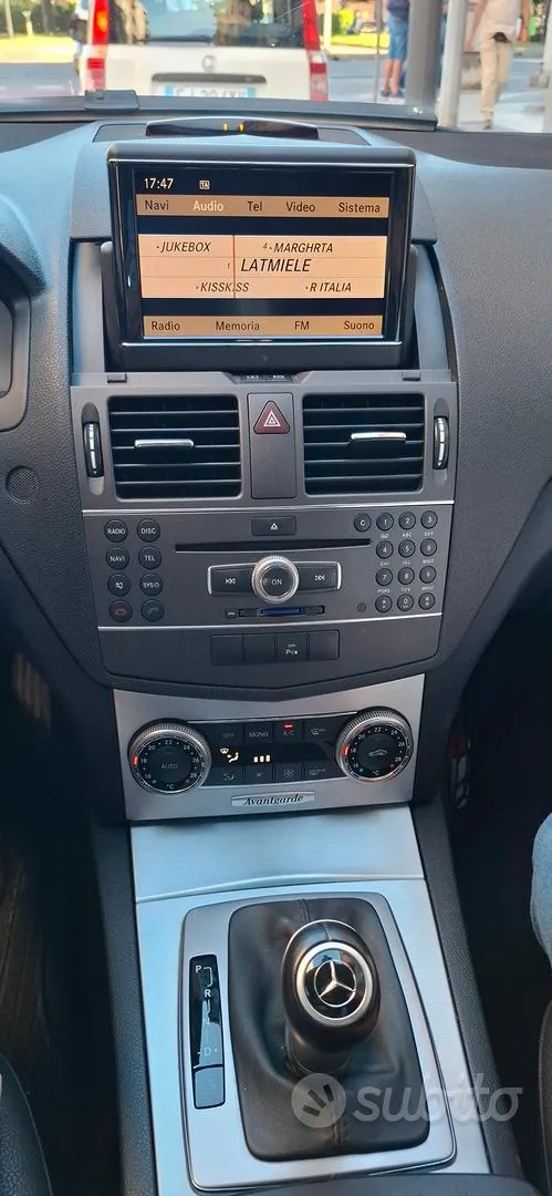 Mercedes-Benz C-Class 2011 photo 4