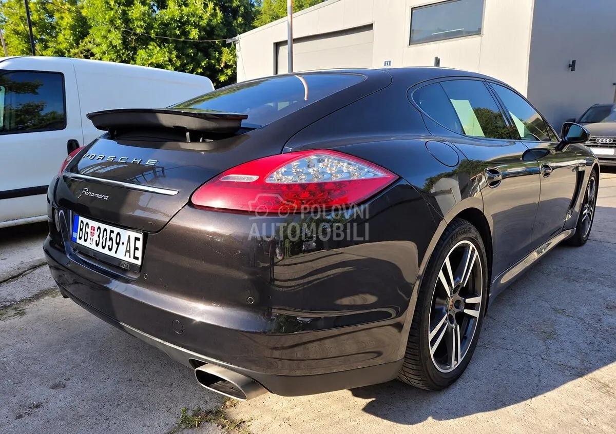 Porsche Panamera 2012 photo 2