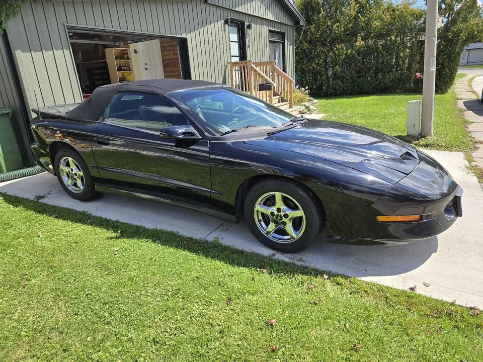 Pontiac Trans Am 1997 photo 2