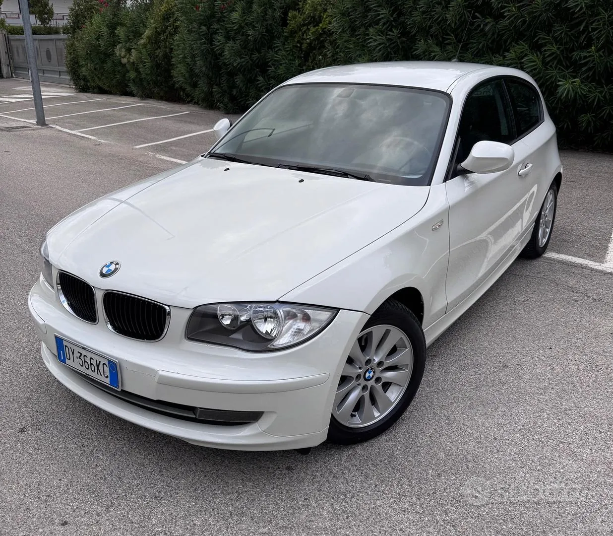 BMW 1 Series 2010 photo 2