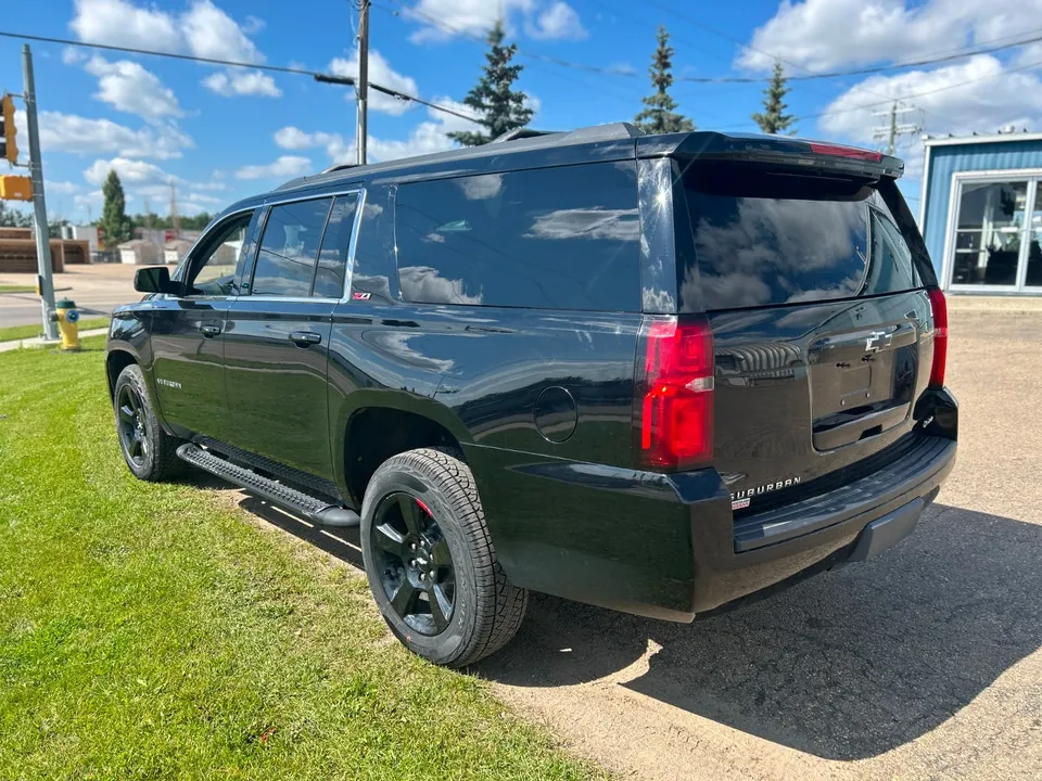 Chevrolet Suburban 2018 photo 3