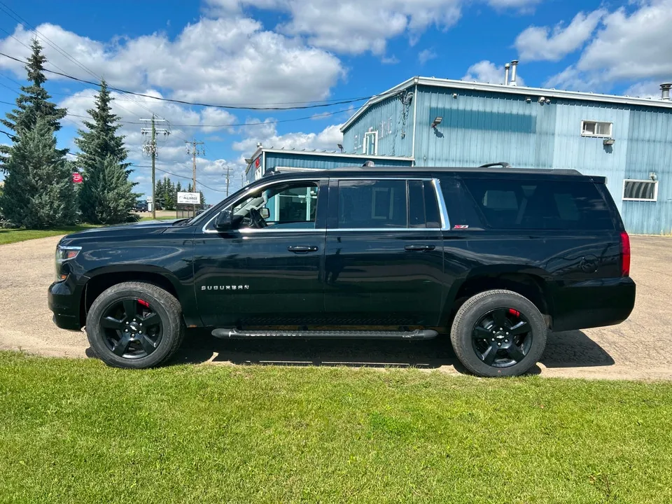 Chevrolet Suburban 2018 photo 2