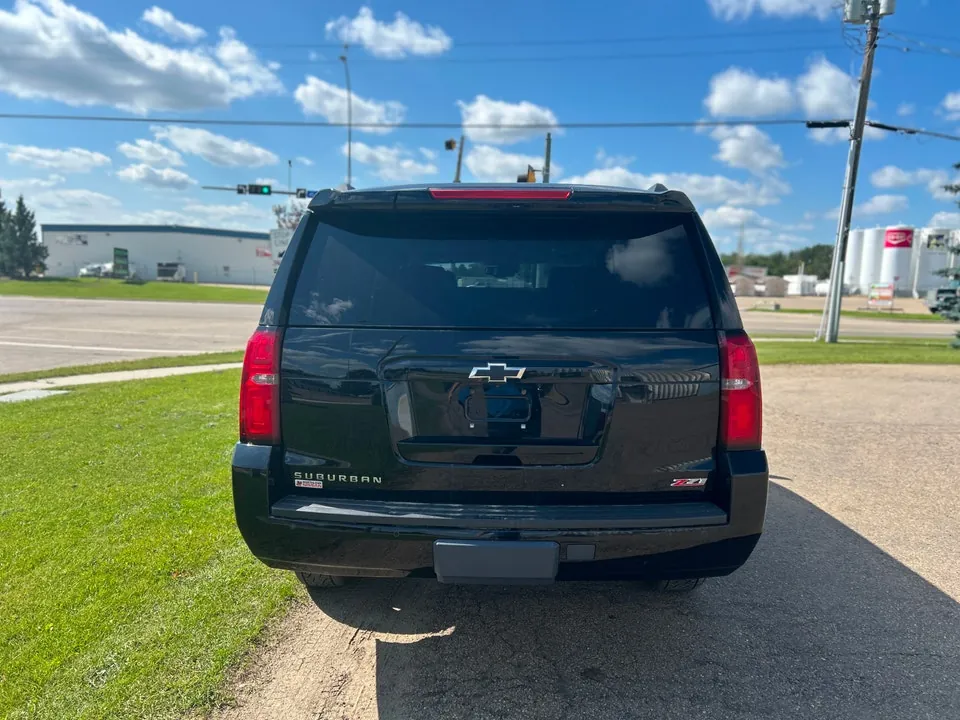 Chevrolet Suburban 2018 photo 4
