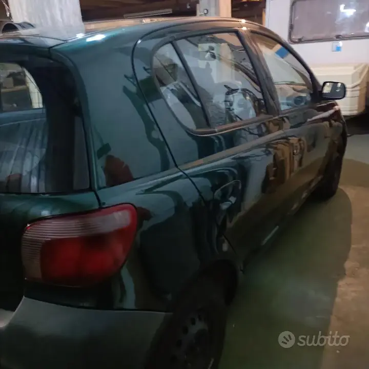 Toyota Yaris 2000 photo 4