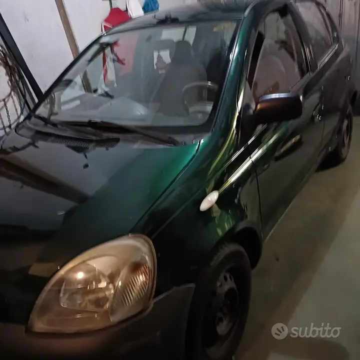 Toyota Yaris 2000 photo 2