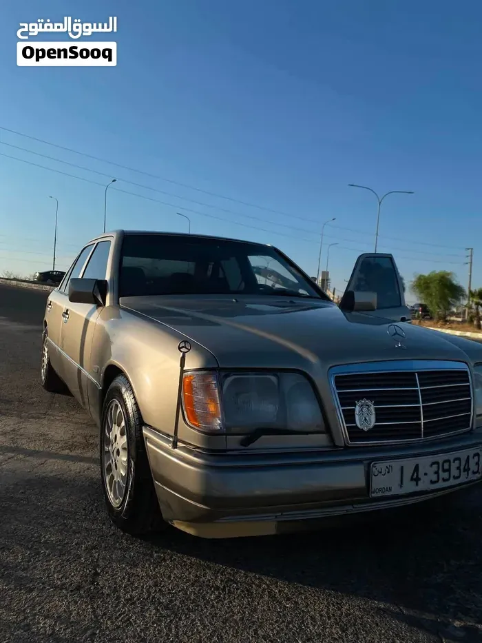 Mercedes-Benz E-Class 1990 photo 2