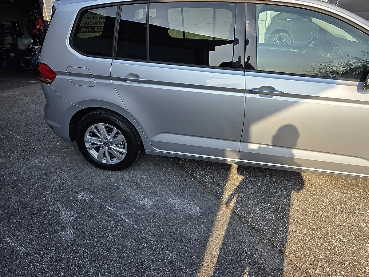 Volkswagen Touran 2024 photo 2