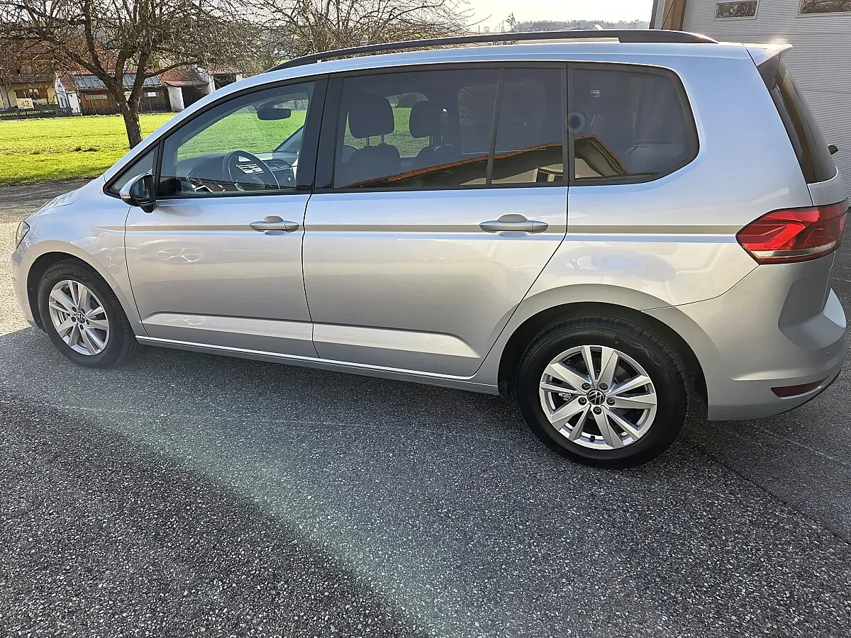 Volkswagen Touran 2024 photo 3