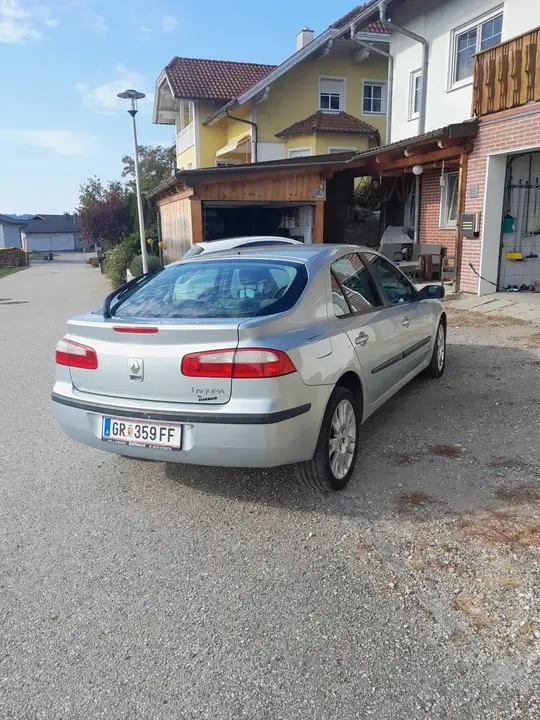 Renault Laguna 2004 photo 2