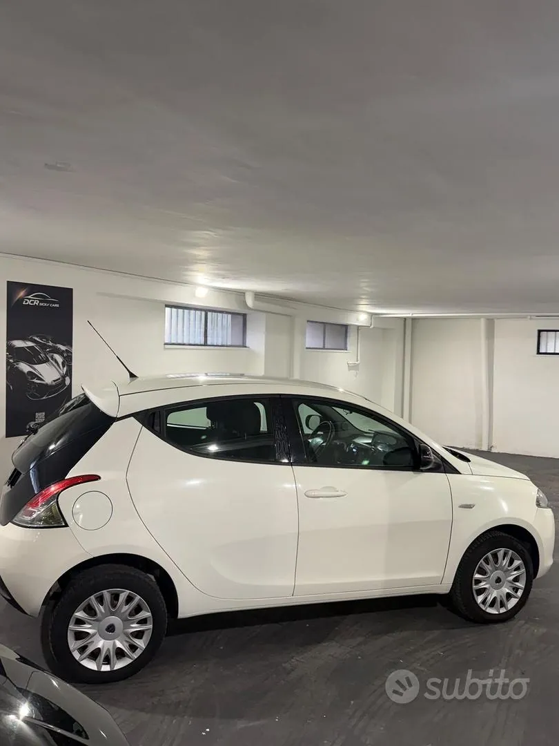 Lancia Ypsilon 2015 photo 3